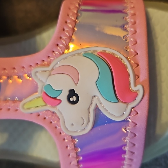 🌻 4 for $15🌻 NWT Carter's light up unicorn sandals size 6 - Picture 2 of 3